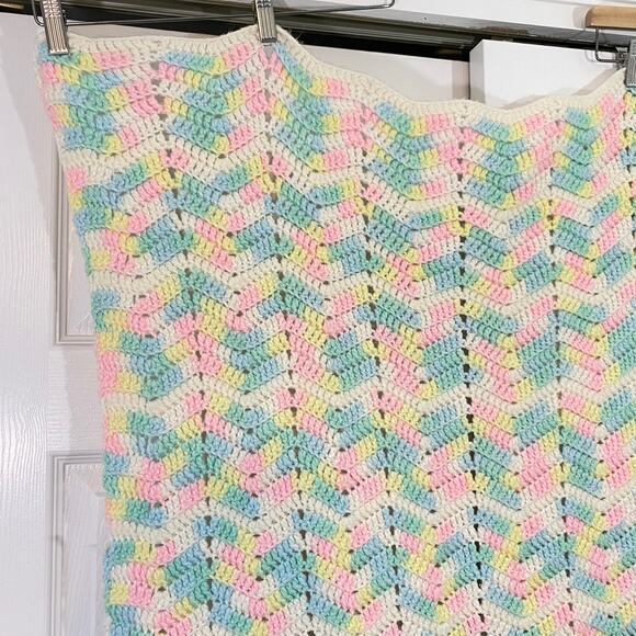 Pastel Multicolor Hand Knit Chevron Afghan Knit Baby Blanket Decor 31 x 46 - Picture 5 of 6